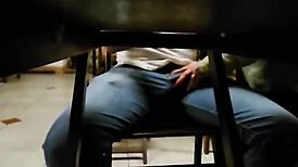 Fui namorar com meu nego em um bar e de lá ele me comeu no carro enquanto o corno dirigia.