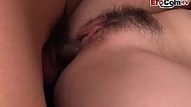 kleine asiatische teen beim ersten porno