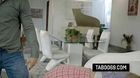 स्टनिंग ब्लॉन्ड डेमी हॉक्स स्टीपडैड से चोदी जाती है बुलिंग के बाद