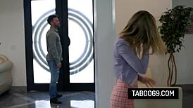 स्टनिंग ब्लॉन्ड डेमी हॉक्स स्टीपडैड से चोदी जाती है बुलिंग के बाद