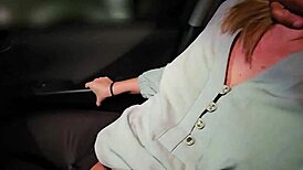 Fui namorar com meu nego em um bar e de lá ele me comeu no carro enquanto o corno dirigia.