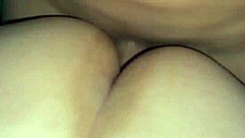 Llega a la casa y mi hermanastra esta sla y le follo su coño