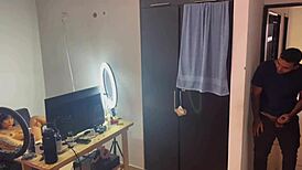 Hermanastra Es Pillada Siendo Web Cam Por Su Hermano Tienes Sexo Por Su Silencio