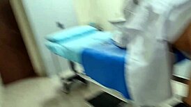 इतालियन निम्फो डॉक्टर बेस्ट फ्रेंड हसबैंड को वर्क पर POV हेयरी चोदती 😈