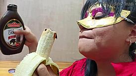 Neighbor brings sugar instead of salt