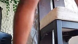 Sexy ama de casa folla duro polla negra de su amigo en casa