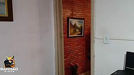 Meu Amigo Corno Me Chamou Para Apagar O Fogo De Sua Mulher Pois Ele Não Conseguia Trabalhar Pois Ela Estava Pertubando E Ainda Fico Assistindo Eu Arregaçar O Cuzinho Dela