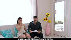 बड़ी चुचियों वाली 18+ लड़की स्टेपडैडी चोदती