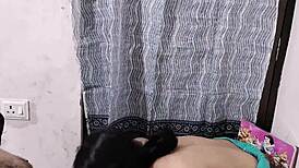 सेक्सी इंडियन टीचर स्टूडेंट के साथ हॉट सेक्स में इंटेंस पैशन महसूस करती है