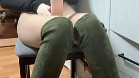 Sissi says, 'Worship my feet and pay me for my curvy body'