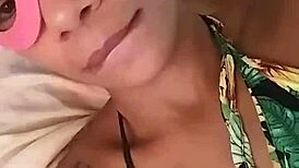 com tes�o e sozinha masturbating