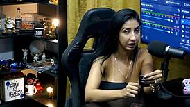 did ruan check if renatinha mello was panty-less? so sexy in this podcast!