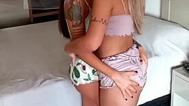 Visitando Minha Amiga Gostosa E Ela Me Chamou Pra Foder Sexo Lésbico Que Tesão