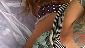 Linda inteada garota gosta de ser fodida com for�a sex toy.