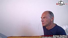 Deutsche rothaarige swinger ehefrau geteilt mit anderem mann in first time 3 some.