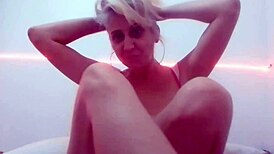 Stella Still Chupando As Próprias Tetas Quentes Macias Deliciosas Full On Red