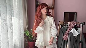 I's the cute library gurl with curls