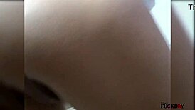 sólo tenía que mirar como juega con su dildo nuevo pero no pude resistirme y me la cogí por el culo de perrito