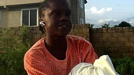 Crazybitch folds clothes while twerking 😈