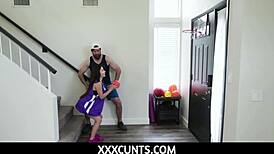 स्लैम डंक जवान को स्लैम्ड- एम्बर समर