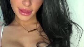 teen american student masturbates solo!