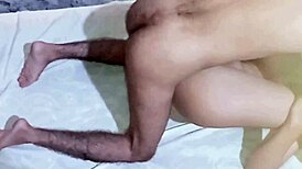 सौतेली बहन को जोर से पाउंड किया, मल निकालो