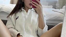 Ellie Leen Fingering In Front Of Mirror