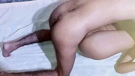 सौतेली बहन को जोर से पाउंड किया, मल निकालो