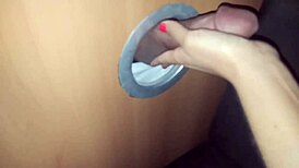 esposa no glory hole e depois dando o cu e chupando na casa de swing karina e lucas