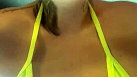 treinando na academia de frente da praia de copacabana rj quase fui expulsa no ano novo praia cheia eos banhista passando e vendo minha buceta molhada?