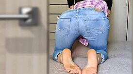 Brunette Milf's Wrinkled Feet During Barefoot Doggy Blowjob