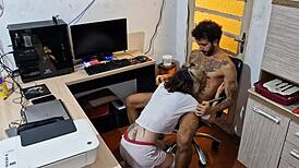 estava sem sono e dei pro meu meio-irmao mais velho