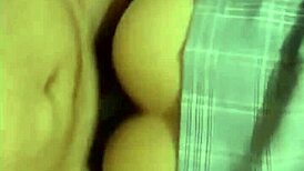 Voy por mi media hermana a su escuela y al llegar a casa me la cojo de perrito y abierta de piernas video casero real