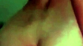 Gravada secretamente antes de ir a escola a enteada da o cu novinha acorda e faz anal sentando na pica do padrasto