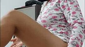 Milf with a beautiful ass dances showing it and showing her big nipples