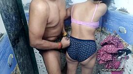 भारतीय डेसि भाभी पति को हस्तमैथुन देती है पैंटी पर वीर्य