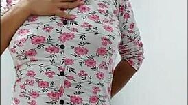 Milf with a beautiful ass dances showing it and showing her big nipples