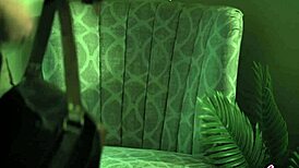 bisexual threesome fun with leana and laney 😘