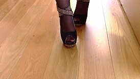 Dru takes on a thick Argentinian Latina in a blowbang frenzy