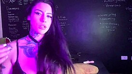 lexi fumando e se masturbando