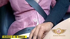 Travesti quente brincando gostoso com o uber!