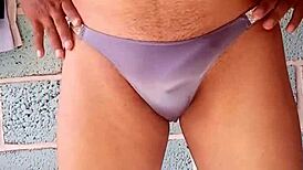 Usando Panty Brillosa Azul de Mi Amante