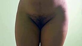 हॉट देसि स्कूल गर्ल मस्तर्बेट करती है और ऑर्गेज्म्स वायरल सोलो वीडियो में