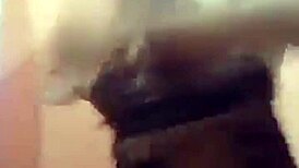 Aurora estelar se muestra en el baño de su casa