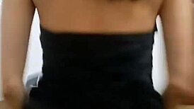 mi vecino me ayuda con la cama y prueba su verga en mi conchita