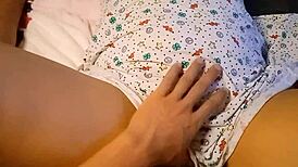 novinha apertadinha de 18y adora ser tocada in this close-up pregnant couple lingerie scene
