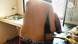 इंडियन देसि भाभी bitch को डीपली fucking कर रही है