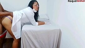 enfermeira e est�tica observa ere��o do paciente com erro