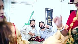 इंडियन जमीनदार भाई अपनी चार बीवियों को रियल गैंगबैंग में शेयर करते हैं हिंदी ऑडियो के साथ