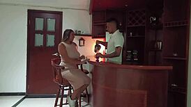 xxxtime - me tomo una copa en el bar de siempre y me follo al bartender nuevo